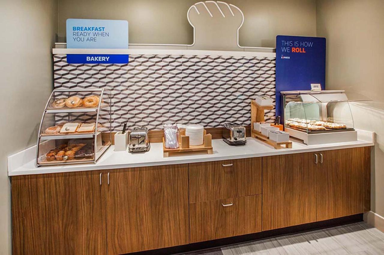Holiday Inn Express & Suites - Union City By Ihg Esterno foto