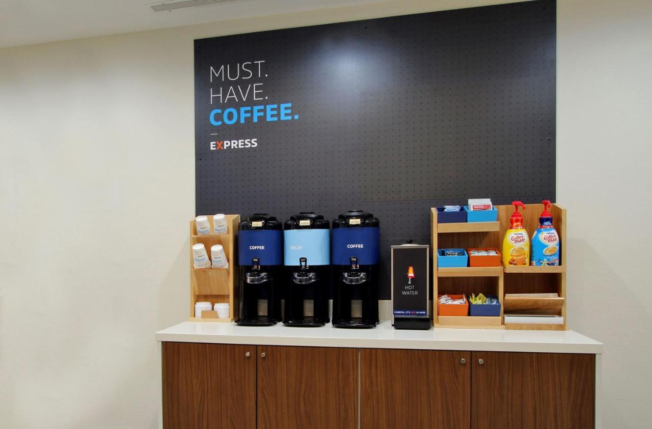Holiday Inn Express & Suites - Union City By Ihg Esterno foto